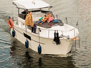 Jacht motorowy Nautika 830