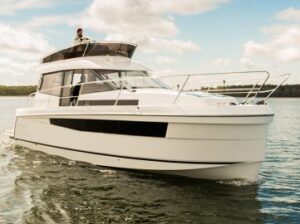Platinum 989 Flybridge