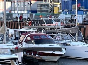 Jacht Motorowy Cramar 32 2 kabiny 8 osób
