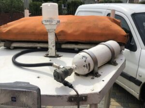 SAR BIMINI z systemem ratowniczym do odwracania przewróconej