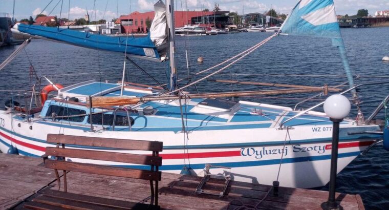 Jacht TES690 zarejestrowany