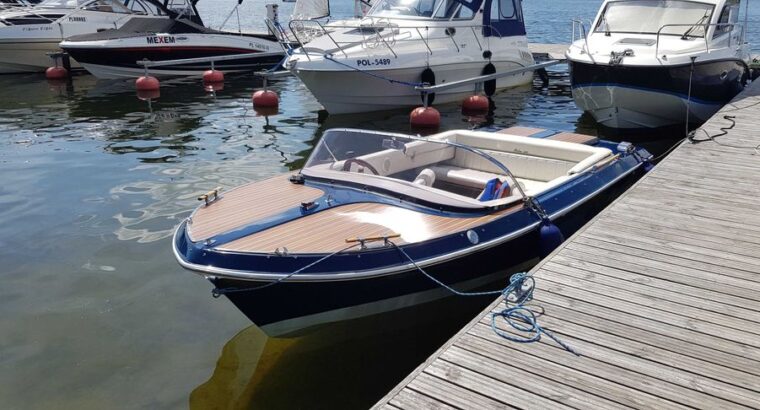 Jacht Motorowy Boesch – Retro 580