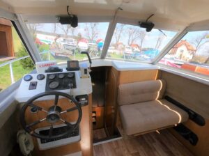 Jacht motorowy BENETEAU Antares 730 Volvo diesel 5l/godz