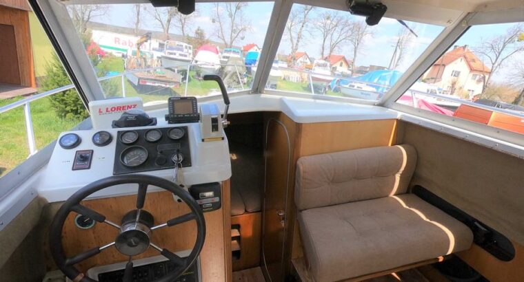 Jacht motorowy BENETEAU Antares 730 Volvo diesel 5l/godz