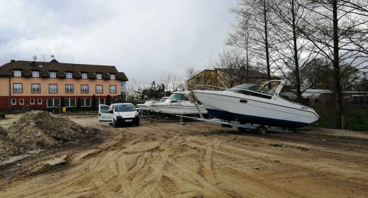 Parking-marina, przysatń dla łodzi, kempingu, kampera