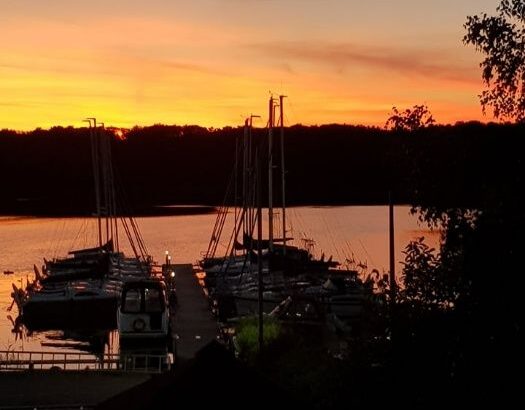 Port przystań cumowanie łodzi Jeziorak
