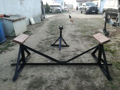Podpory ,stojaki ,kobyłki pod Motorówke