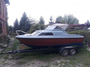 Łódź motorowa z silnikiem jak shetland , onedin