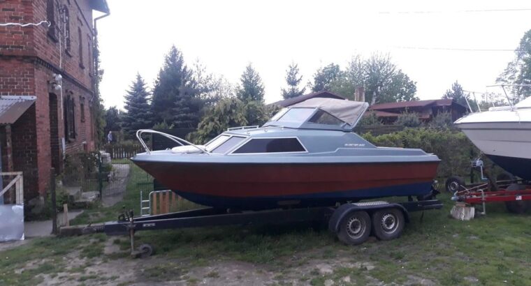 Łódź motorowa z silnikiem jak shetland , onedin