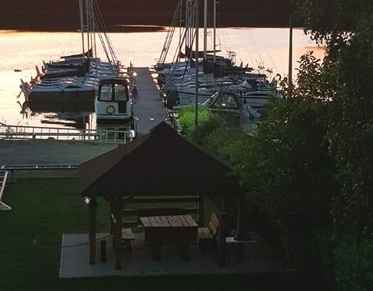 Port przystań cumowanie łodzi Jeziorak