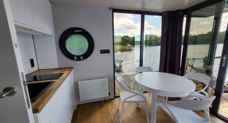 Houseboat La Mare Apart M, dom na wodzie