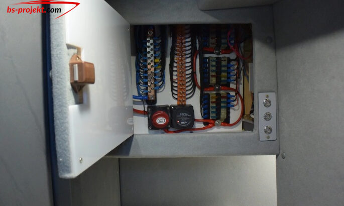 Instalacje elektryczne jacht motorówka żaglówka houseboat