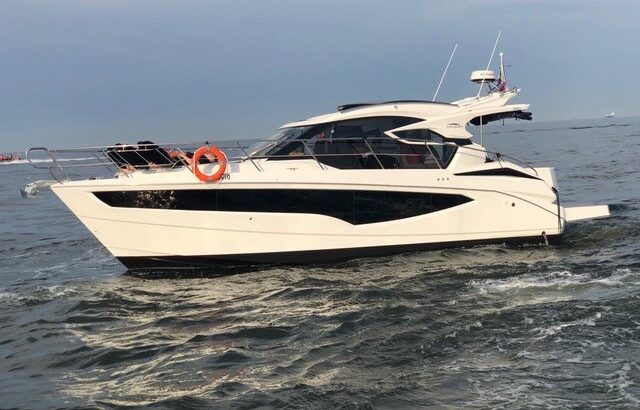 JACHT MOTOROWY GALEON 370
