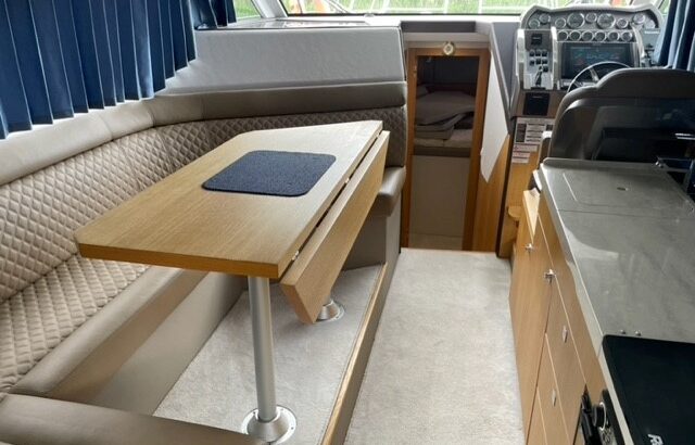 JACHT MOTOROWY GALEON 370
