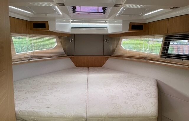 JACHT MOTOROWY GALEON 370