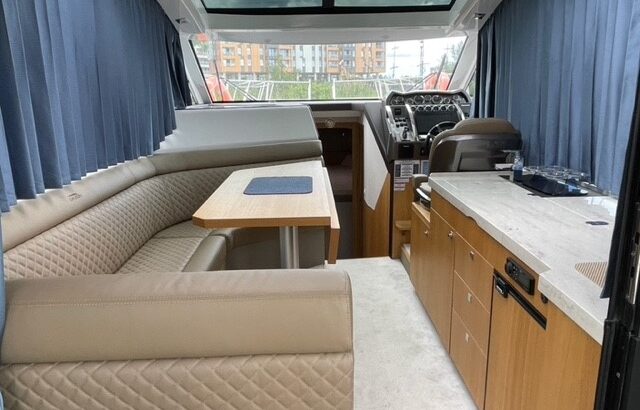 JACHT MOTOROWY GALEON 370