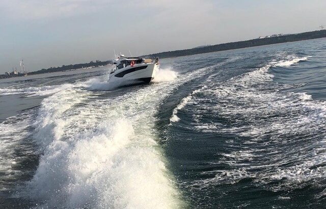JACHT MOTOROWY GALEON 370